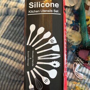 Silicone Kitchen Utensils Set with Wooden Handles - Black NIB